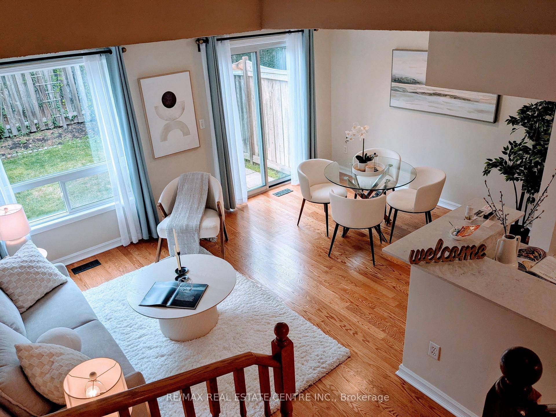 This recently fully renovated and updated townhouse boasts three large bedrooms den in a prime Mississauga location.