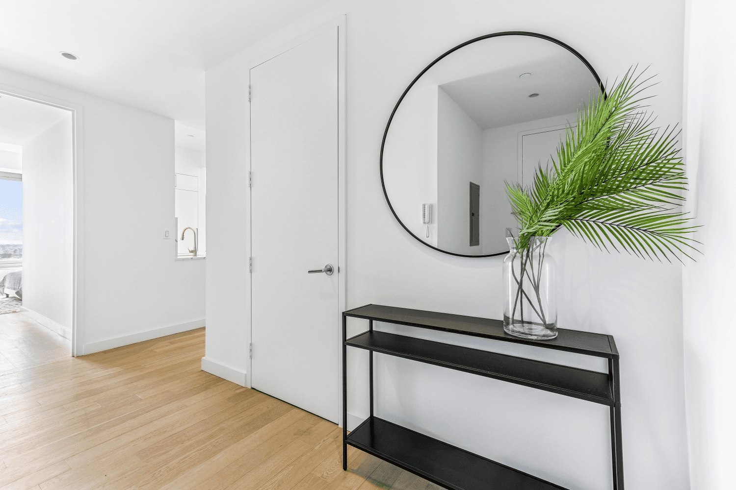 Platinum Properties is proud to present Residence 34C at 75 Wall Street, a stunning home offering sweeping southern, eastern and western city views, a spacious home office and a massive ...