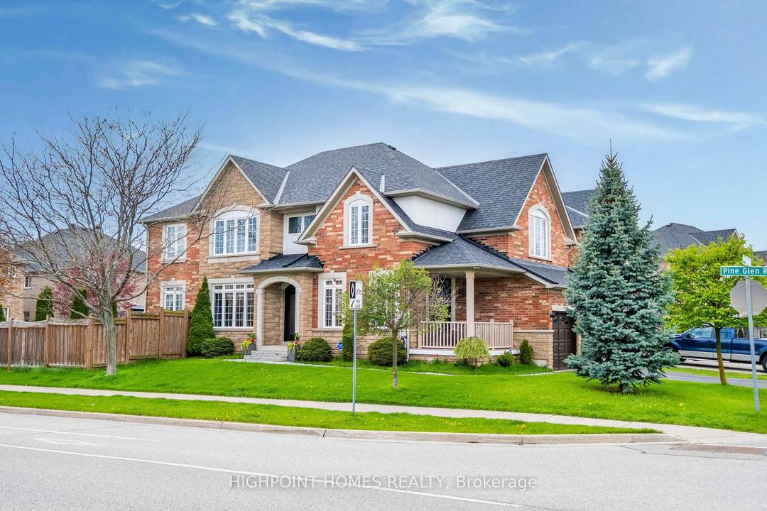 Welcome to an exceptional 4 1 bedroom detached residence nestled in the highly sought after, family friendly Westmount neighbourhood.