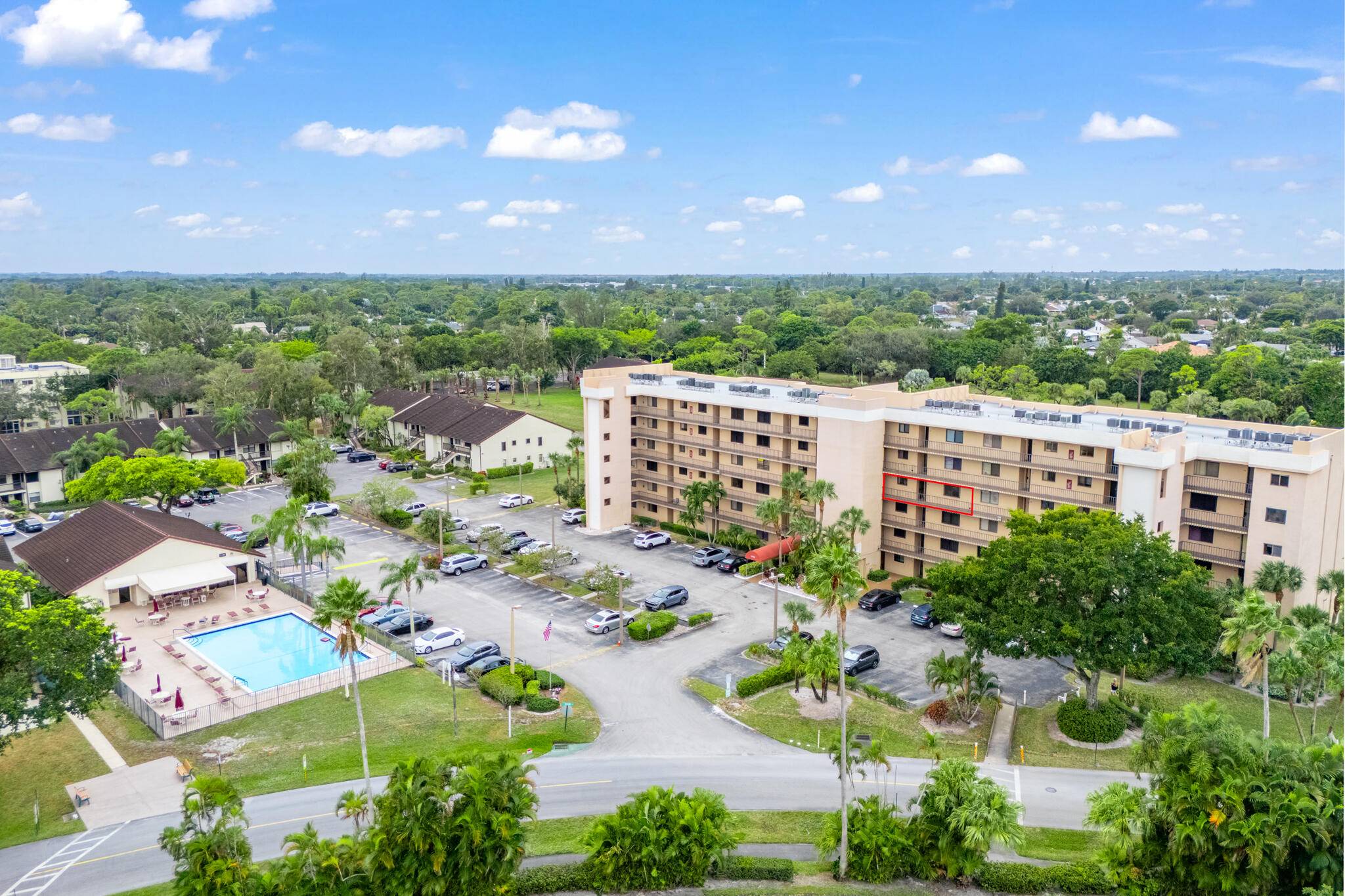 55 COMMUNITY, 2BED 2 BATH, BOTH BATHROOMS ARE COMPLETELY RENOVATED, BRAND NEW FLOORS ARE VINYL WATERPROOF LAMINATE INSTALLED, UNIT EXTRIMLY CLEANED AND READY TO MOVE IN, POOL, SAUNA AND FITNESS ...