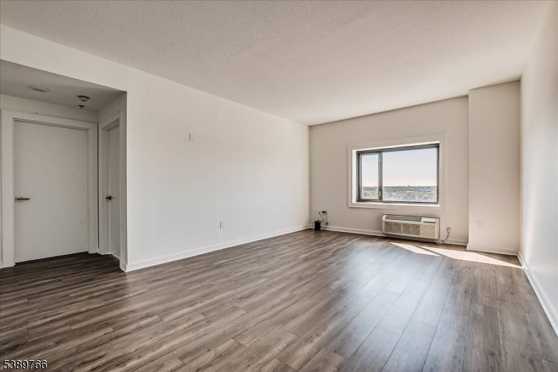 Welcome to 1502 at Skyview Condominium in vibrant Rahway, NJ !