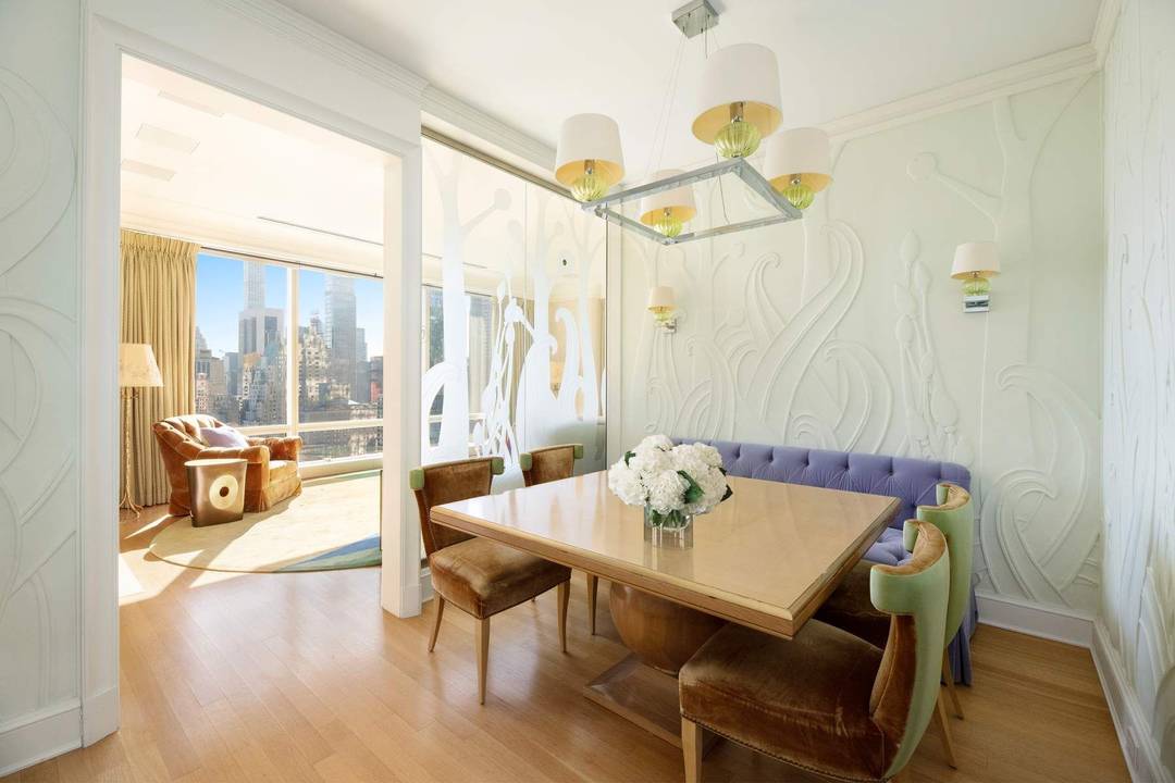 Perched high above Central Park at One Central Park West, this sun flooded corner residence has been meticulously upgraded to the highest standard and boasts expansive vistas of Central Park ...