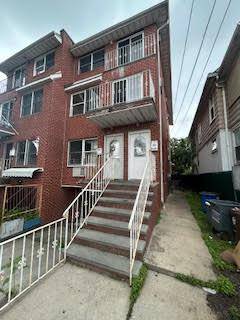 Large 3 bedroom duplex apartment.