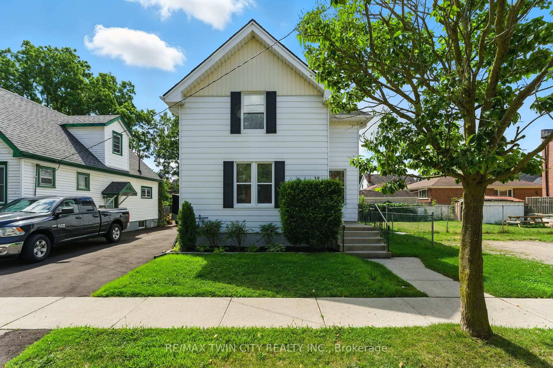 Welcome home to 39 Allenby Ave.