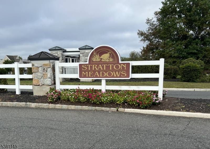 Welcome to this bright spacious one floor condo in the highly desirable Stratton Meadows community of Bridgewater.