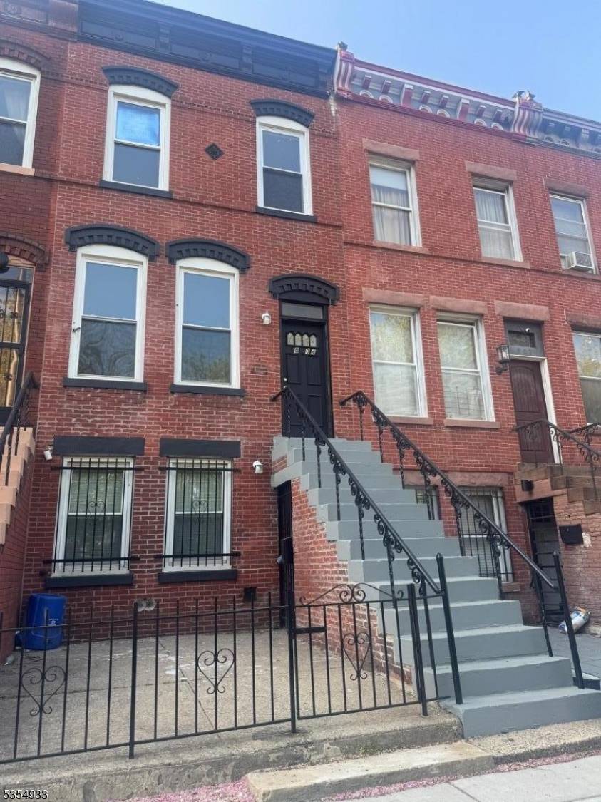 Newly renovated brick single family house eith 4 bedroom 2.