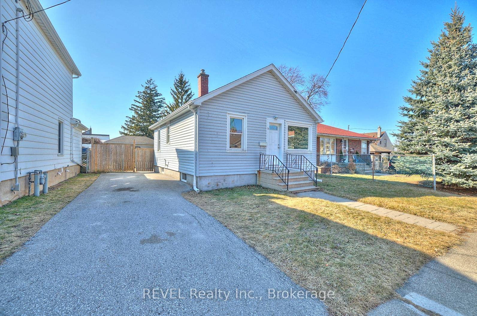 Welcome home to 9 Colborne Street !