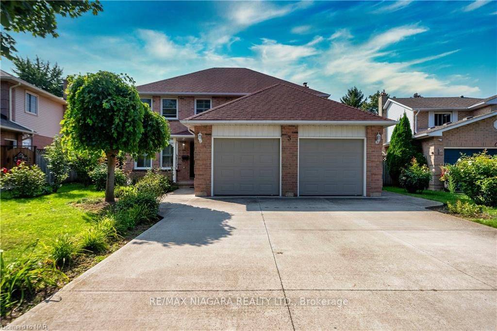 Welcome to 3 Michelle Drive, situated in the sought after Grapeview Area.