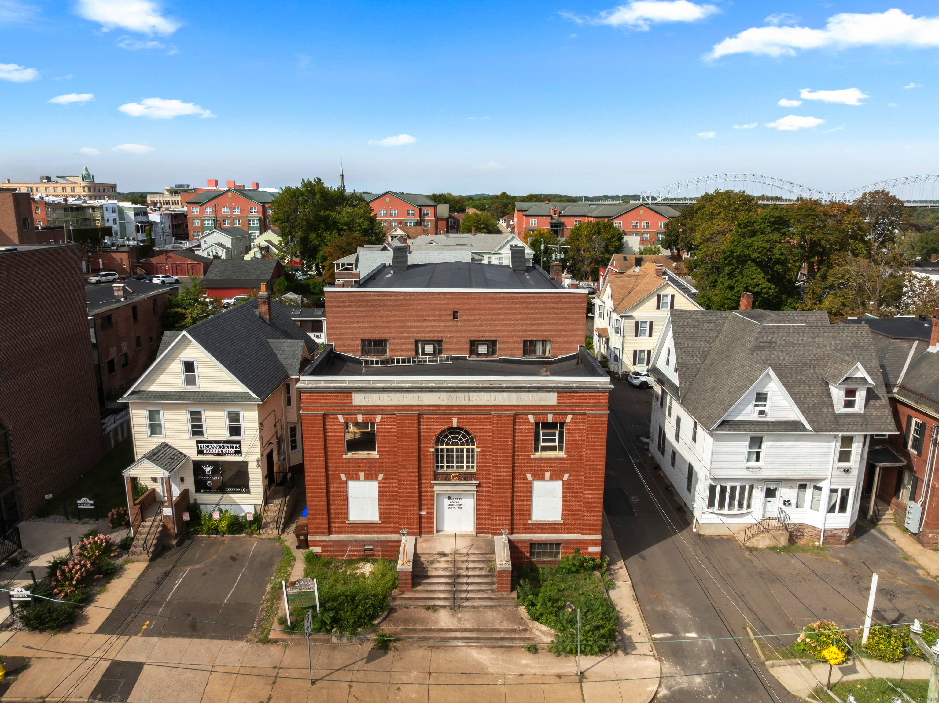 In the heart of Middletown and within walking distance to countless amenities 54 Washington Street offers both location and opportunity.