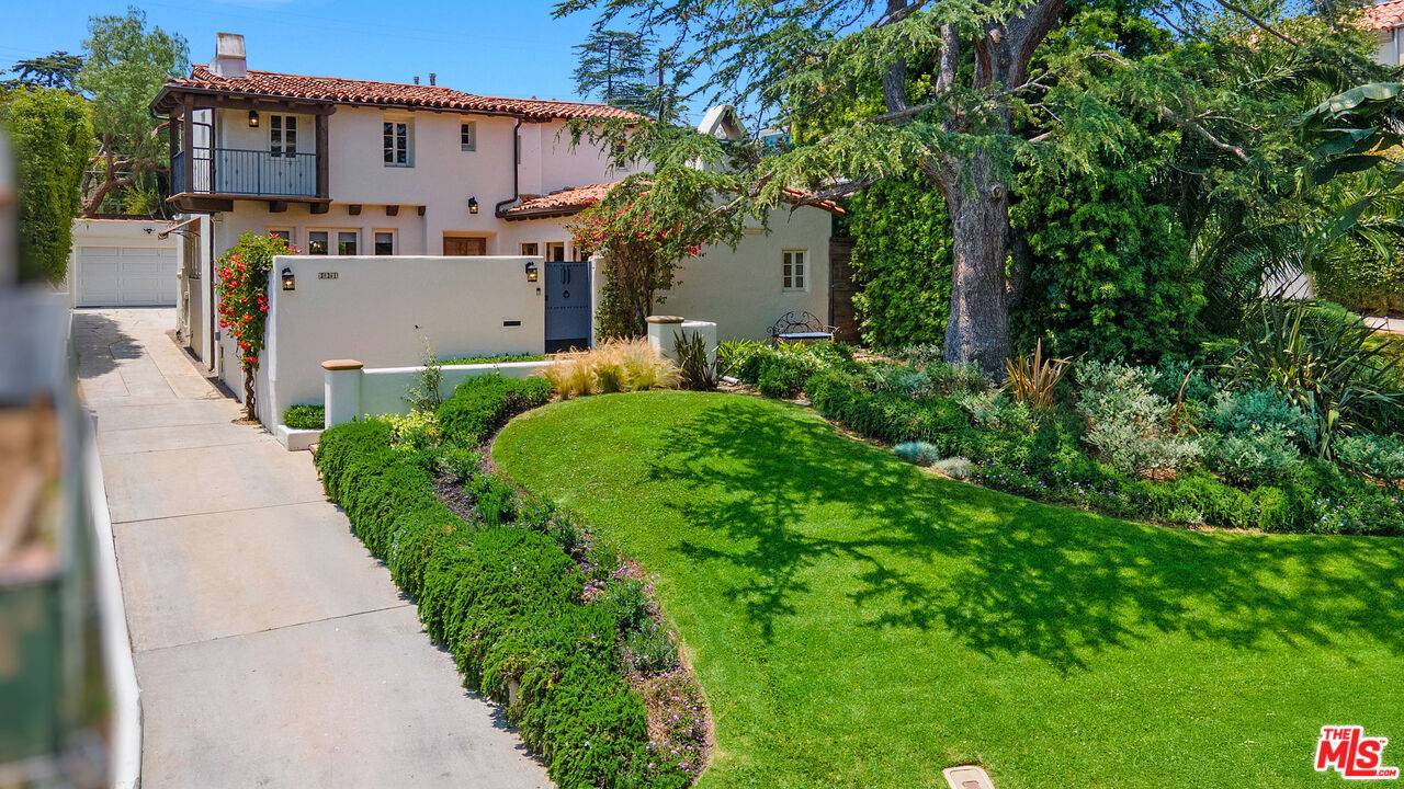 331  S Medio Dr 3BR Brentwood La