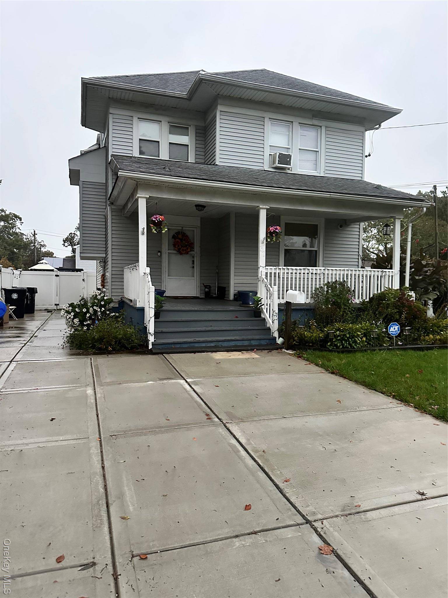 Welcome to this beautifully maintained two level apartment offering the perfect blend of space, comfort, and convenience.