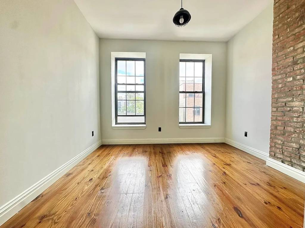 Just steps from the JMZ trainsThis stunning unit features Spacious king queen sized bedrooms Exposed brick walls Modern kitchen with a dishwasher Laundry in building Access to rooftop This charming ...