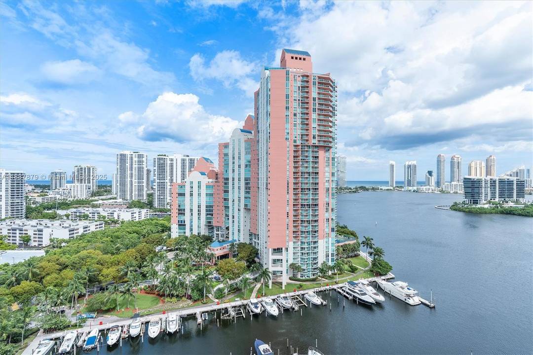 Stunning 2 story corner penthouse with panoramic views of the ocean, Intracoastal amp ; Sunny Isles skyline.