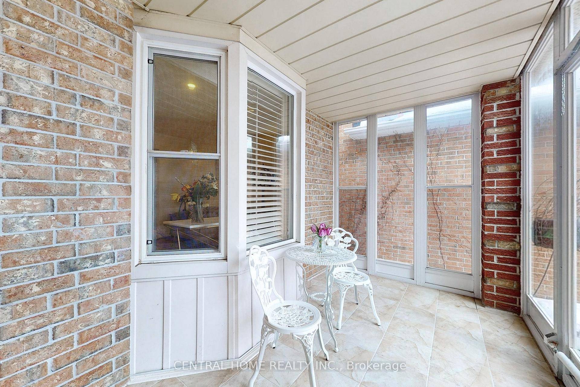 A Beautiful Home To Make Amazing Family Memories in Prime Location In Thornhill.