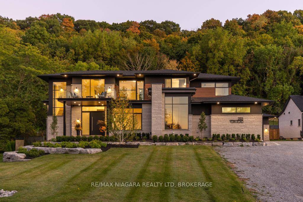 In the heart of Niagara on the Lake, 2005 York Road is an exceptional Portofino inspired bungaloft offering over 7, 500 sq ft.