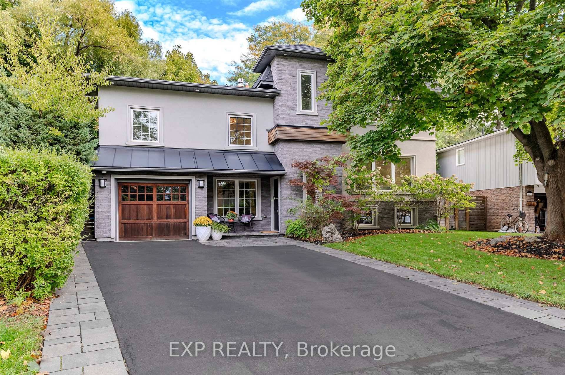 Absolutely stunning and totally upgraded four bedroom family home in prime South East Oakville location !