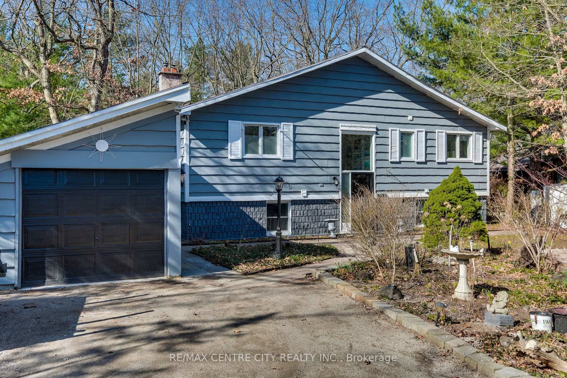 Welcome to 10161 Andrea Street in Port Franks.