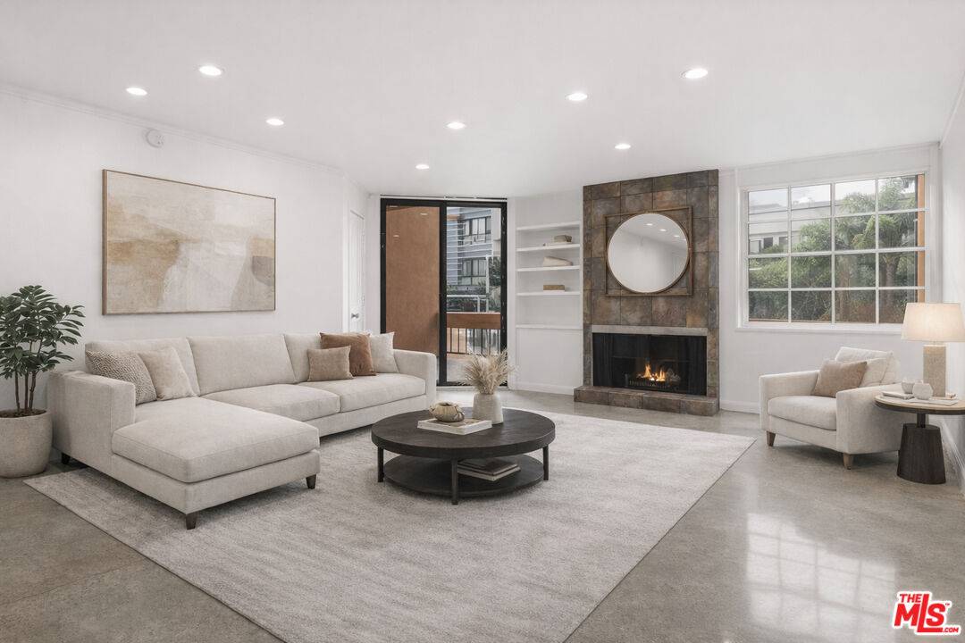 740  N Kings Rd 1BR Sunset Strip La