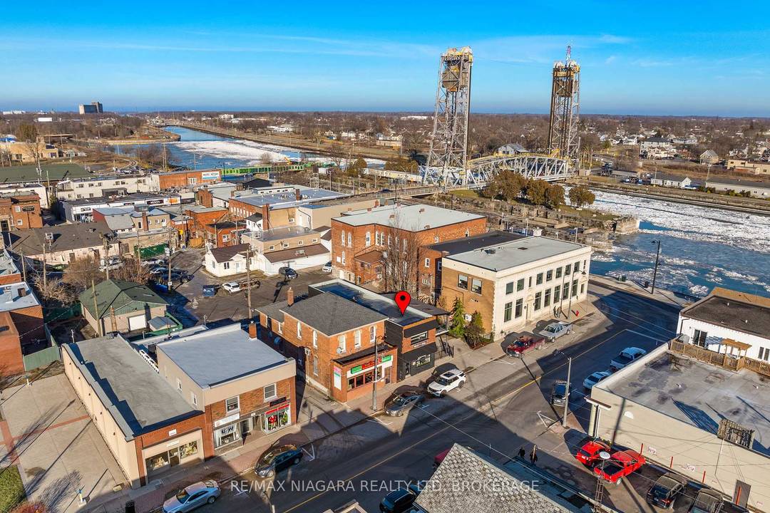 Immediate possession is available for this stunning 1 bedroom apartment in the heart of downtown Port Colborne and over looking the scenic Welland Canal.