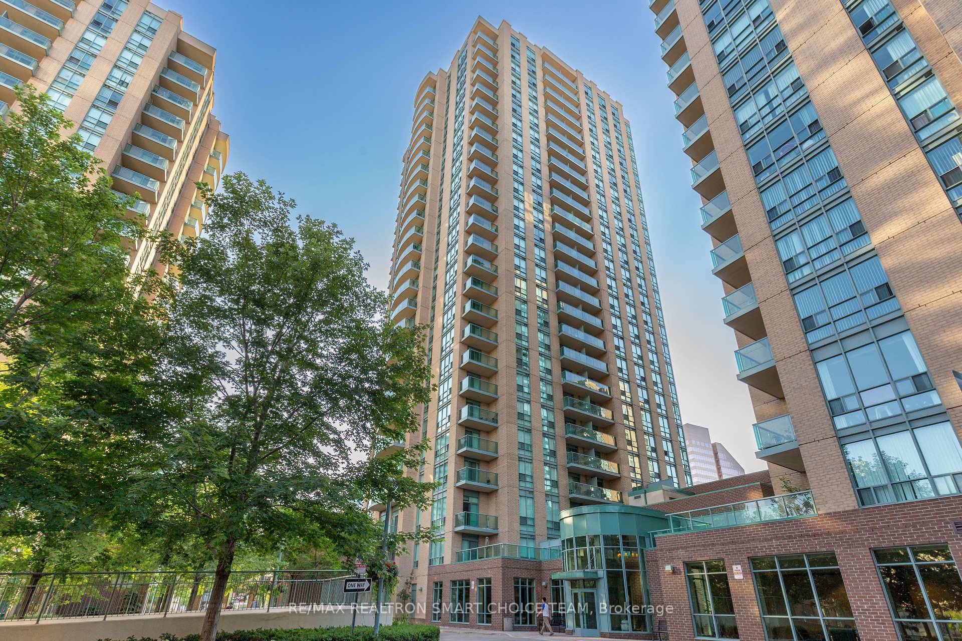 This one bedroom condominium unit, offering 565 square feet of living space, presents an excellent leasing opportunity at the highly sought after Yonge and Finch intersection.