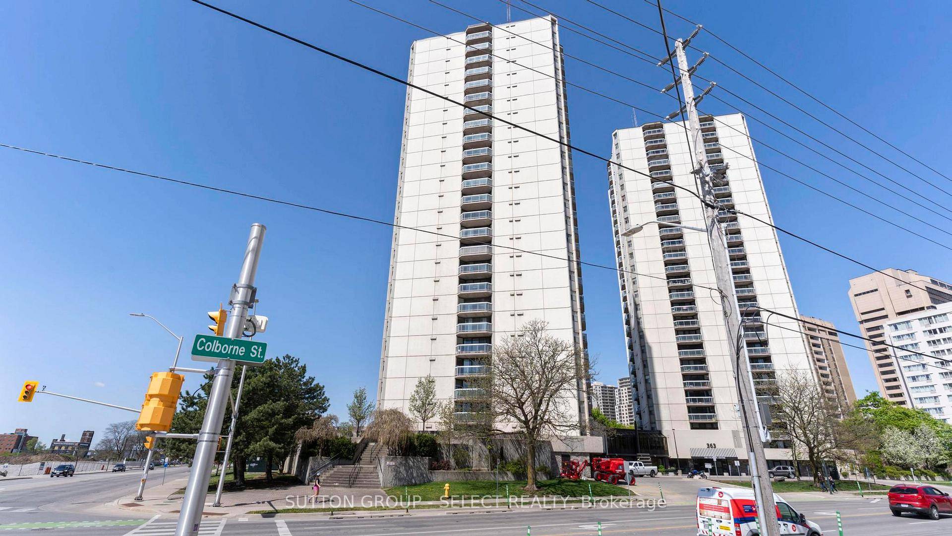 Welcome to this beautifully renovated 2 bedroom, 2 bath condo in the heart of downtown !