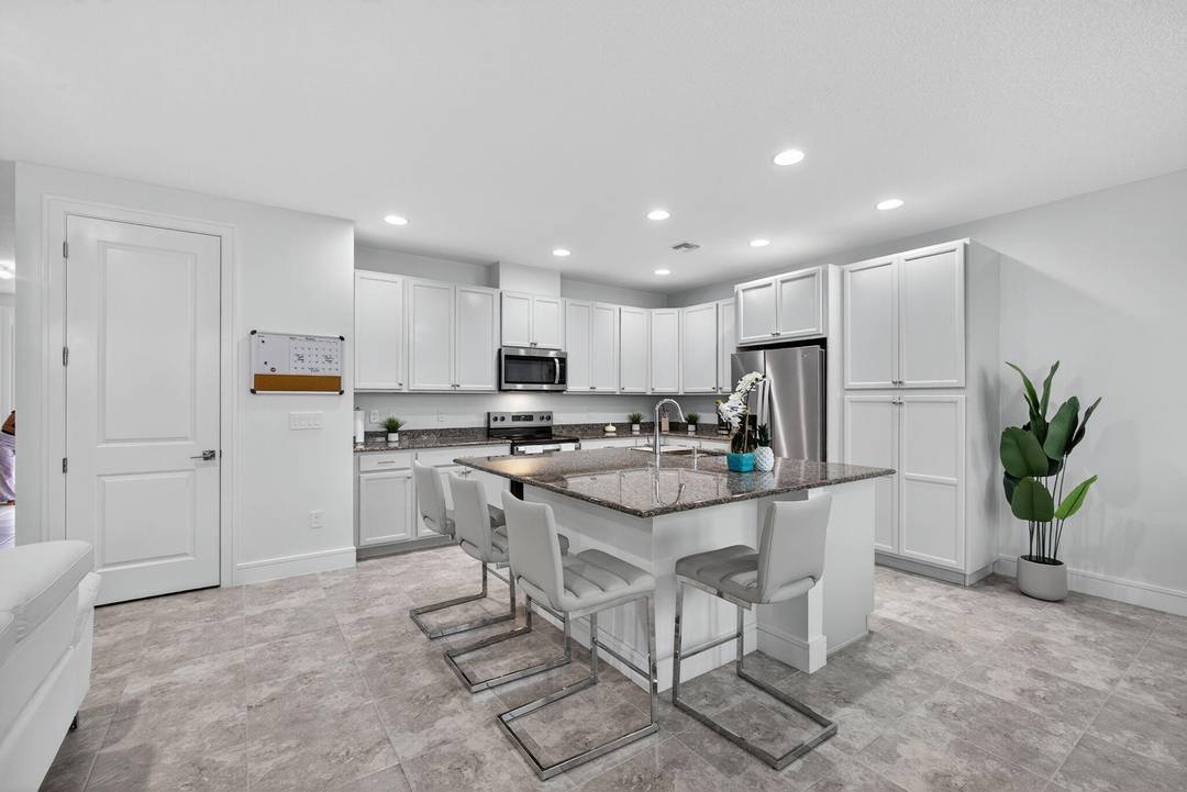 Modern Townhome in The Crossings at Westlake.