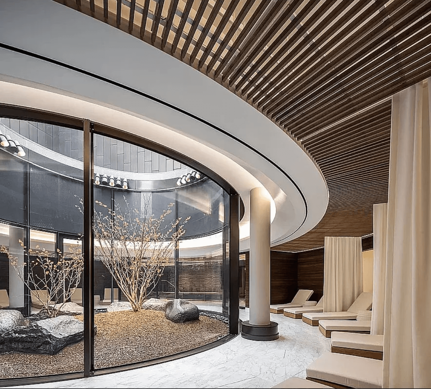 Short Term or 12 Month Lease Furnished 1BR at One Manhattan Square Experience luxury living in one of Manhattan s premier full service buildings.