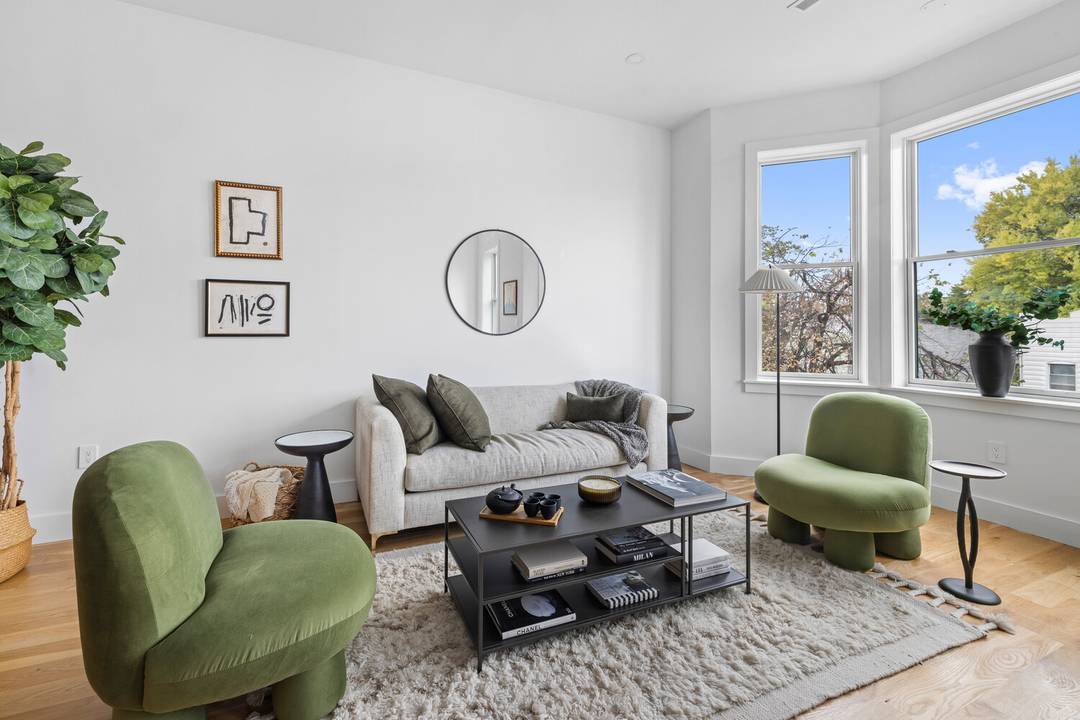 READY FOR IMMEDIATE CLOSING AND OCCUPANCY !