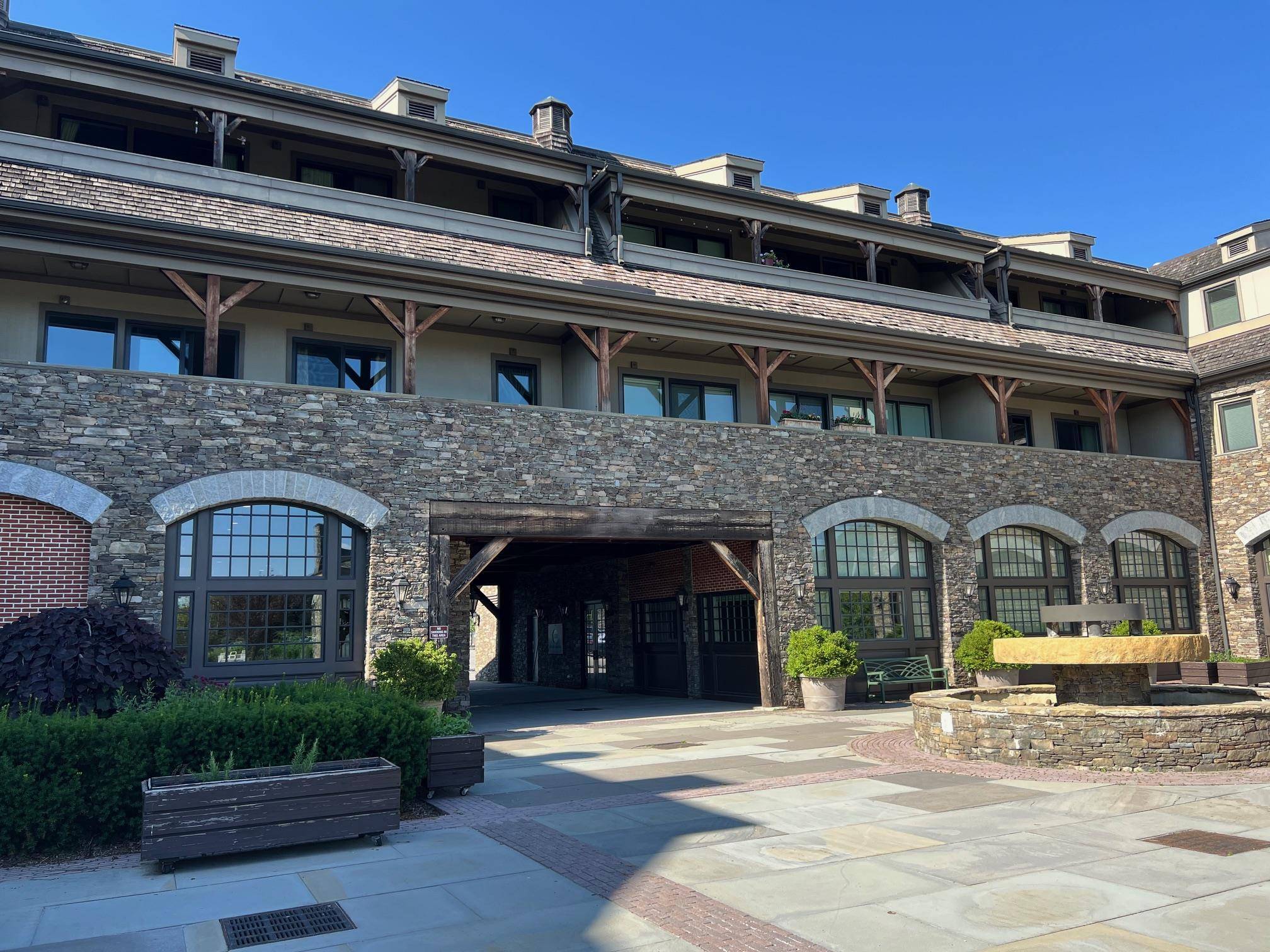 Experience Unparalleled Luxury amp ; Convenience in Tarrytown !