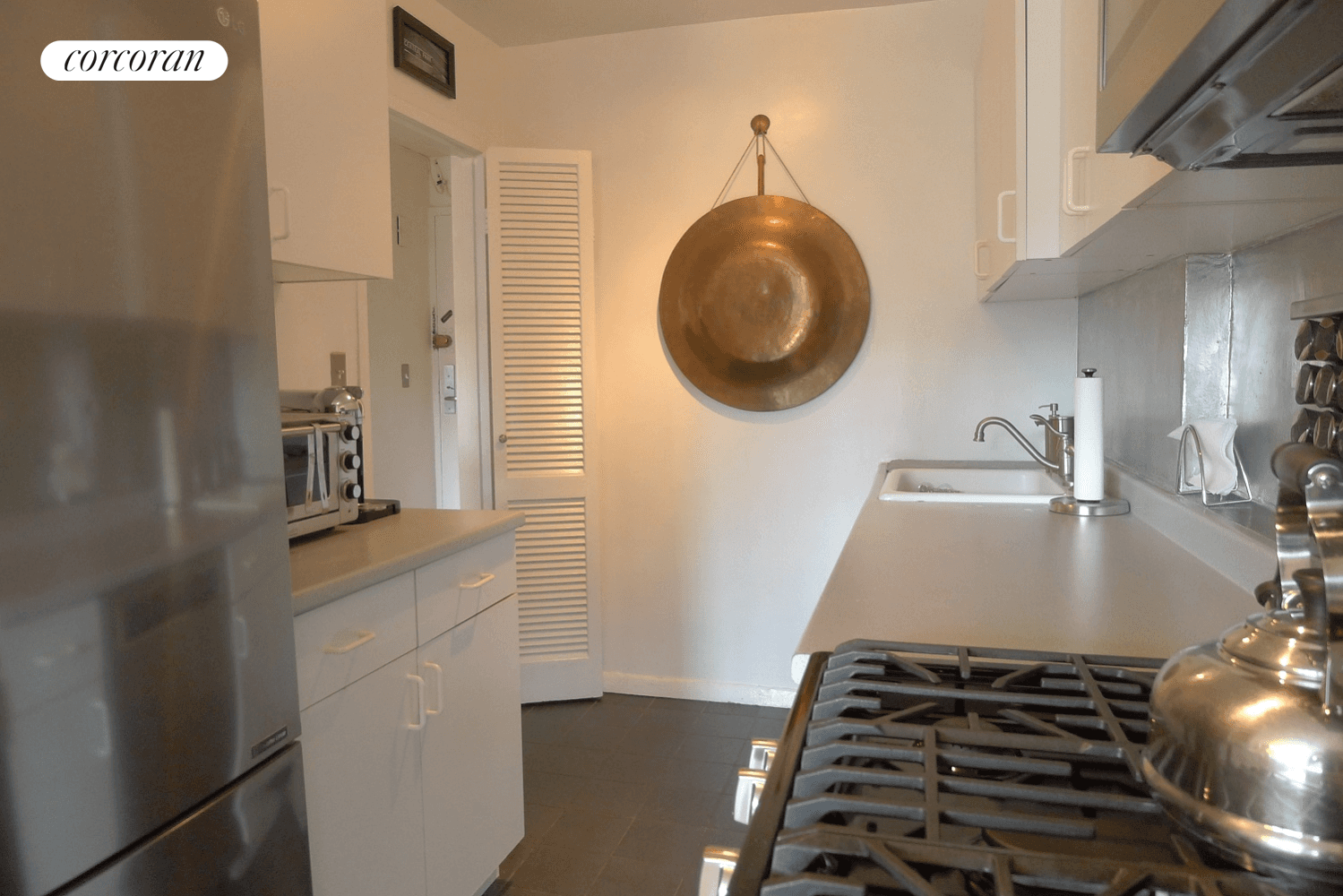HIGH IN THE SKY CONDO ONE BEDROOM !