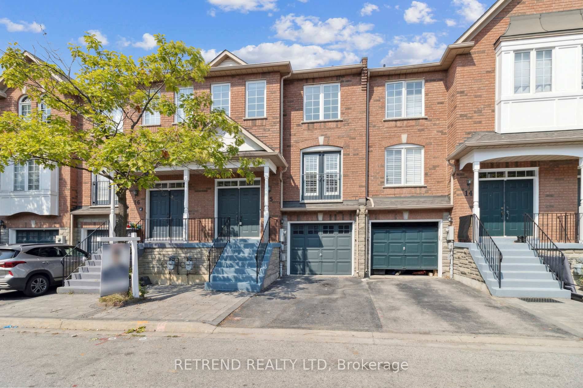 Charming and well maintained townhouse featuring double doors and elegant hardwood floors throughout.