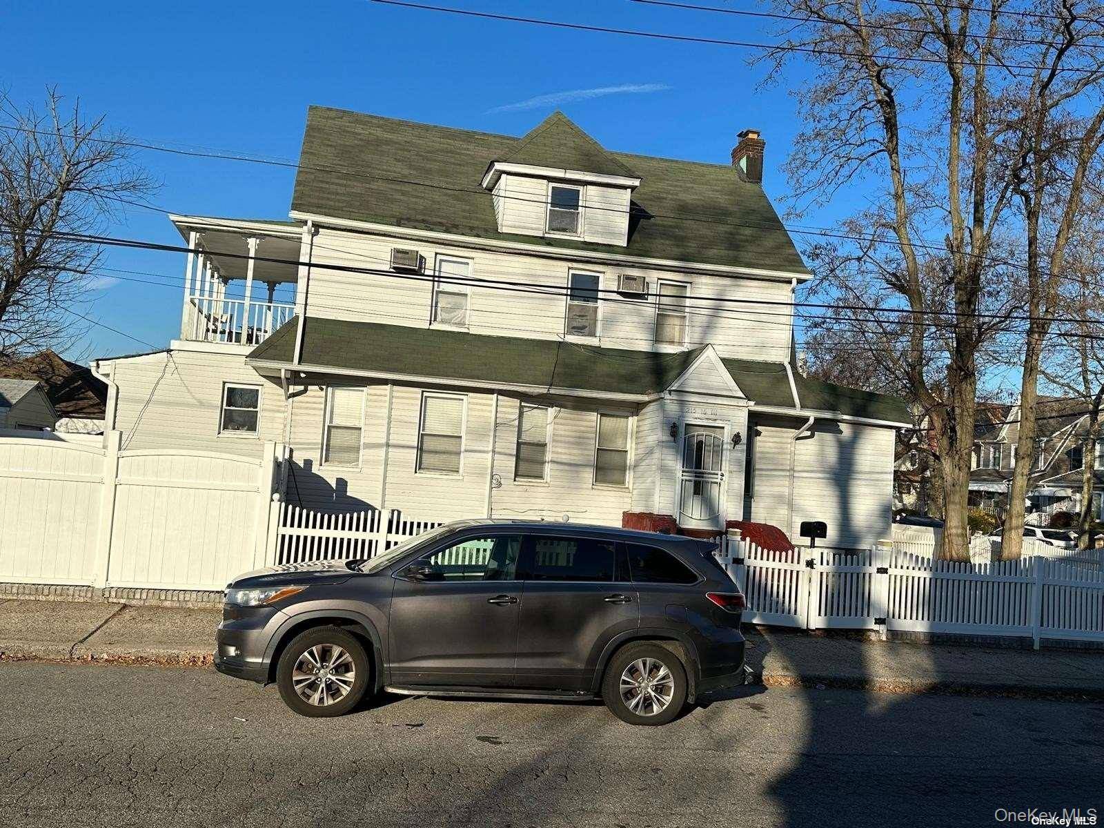 BEAUTIFUL OVER SIZED 5 BEDROOM 2 FULL BATH AND HALF BATH HOME IN QUITE CENTRAL LOCATION CLOSE TO HWYS, SHOPPING, PARKS AND SCHOOLS.