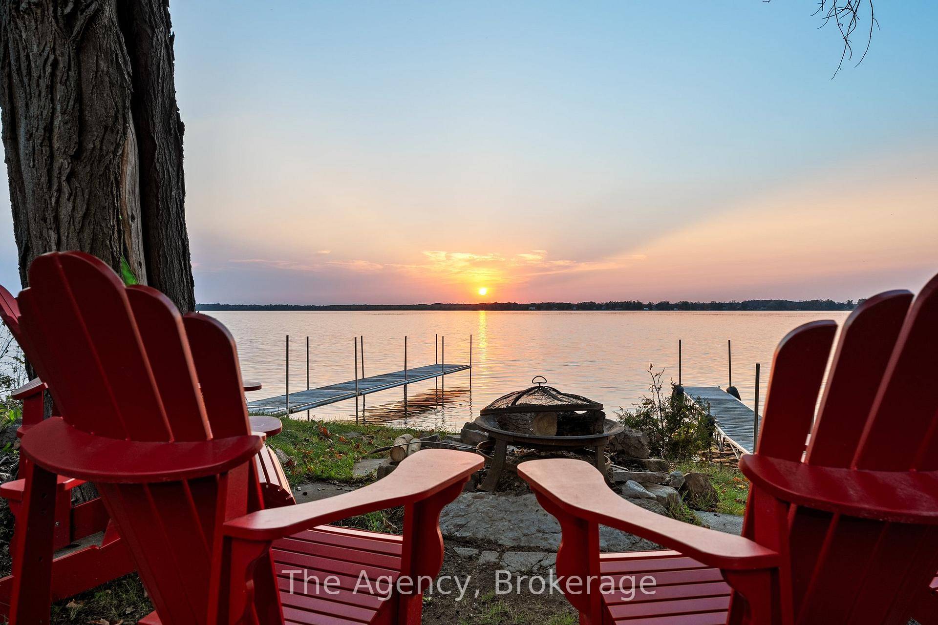 Lakeside Luxury Meets Beach House Bliss on Lake Dalrymple.