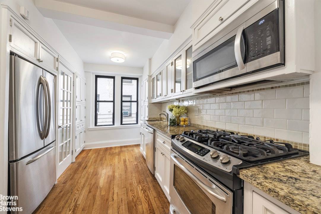 Located directly across from Central Park, this spacious 2 bedroom, 2 bath has a generously proportioned living room with sunny southern and western exposures, ample room for dining and beautiful ...