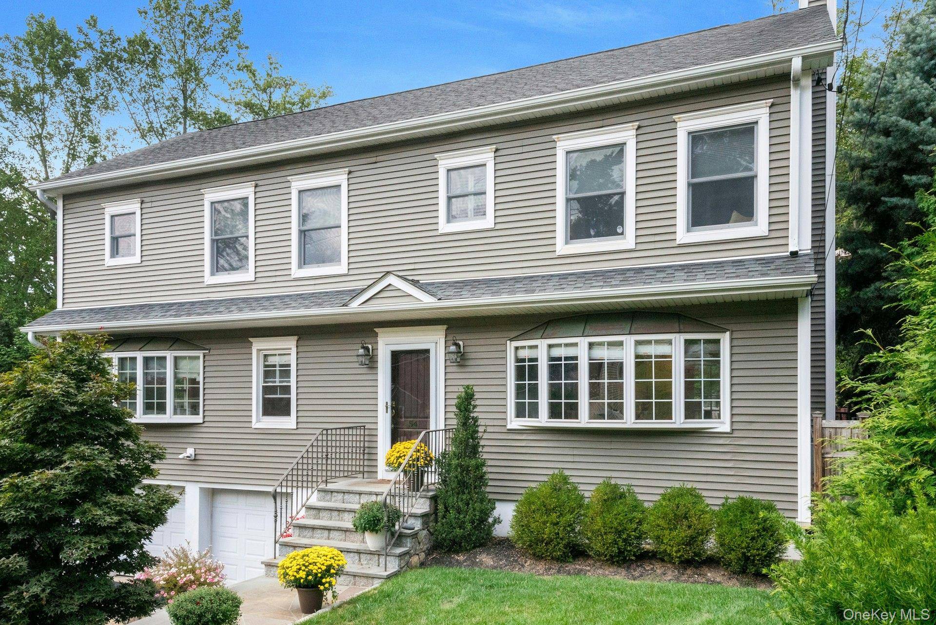 Spacious Custom Built 4 Bedroom Home Near Veteran s Park Ideal for Comfortable Living and Entertaining.