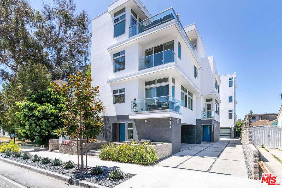 1951   Manning Ave 3BR Beverlywood La