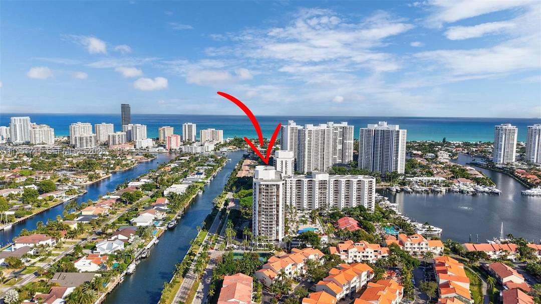 WOW ! ENTER THIS FABULOUS RESIDENCE IN HARBORSIDE IN WATERVIEW AND IMMEDIATELLY AND THROUGHT OUT SEE SPECTACULAR VIEWS OF THE WATER, MARINA amp ; CITY SKYLINE.