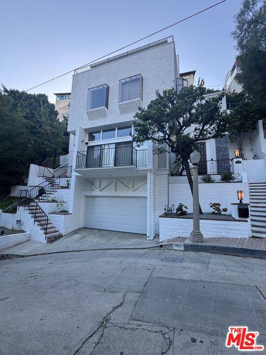 1713   Queens Ct 3BR Sunset Strip La