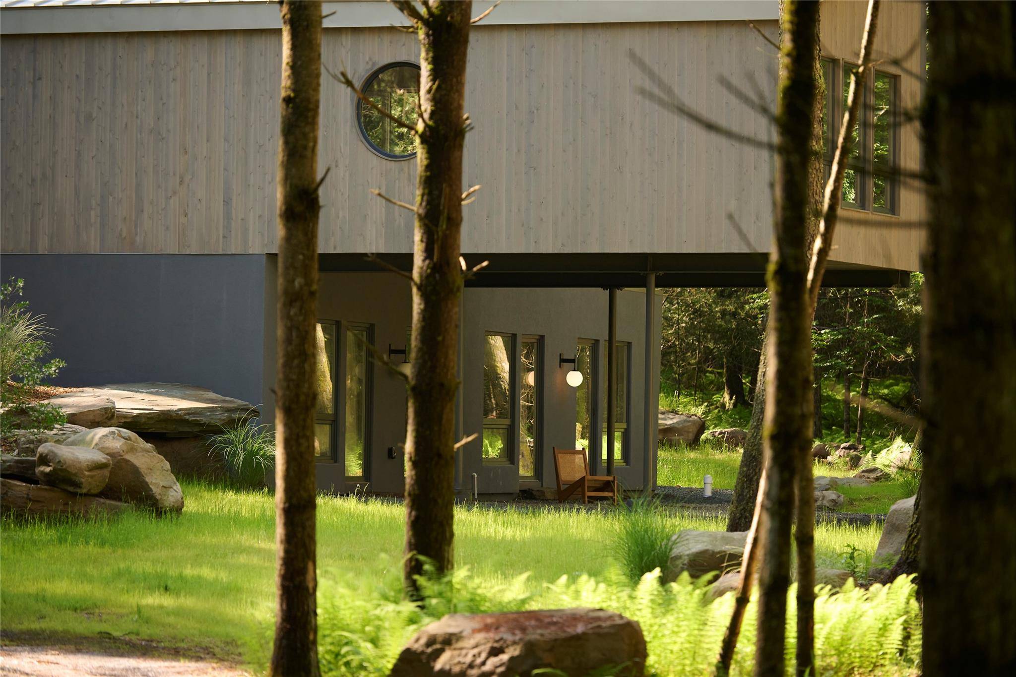 Tucked into a serene clearing just outside the heart of Narrowsburg, this one of a kind modern home is more than a weekend retreat it s a living, breathing work ...