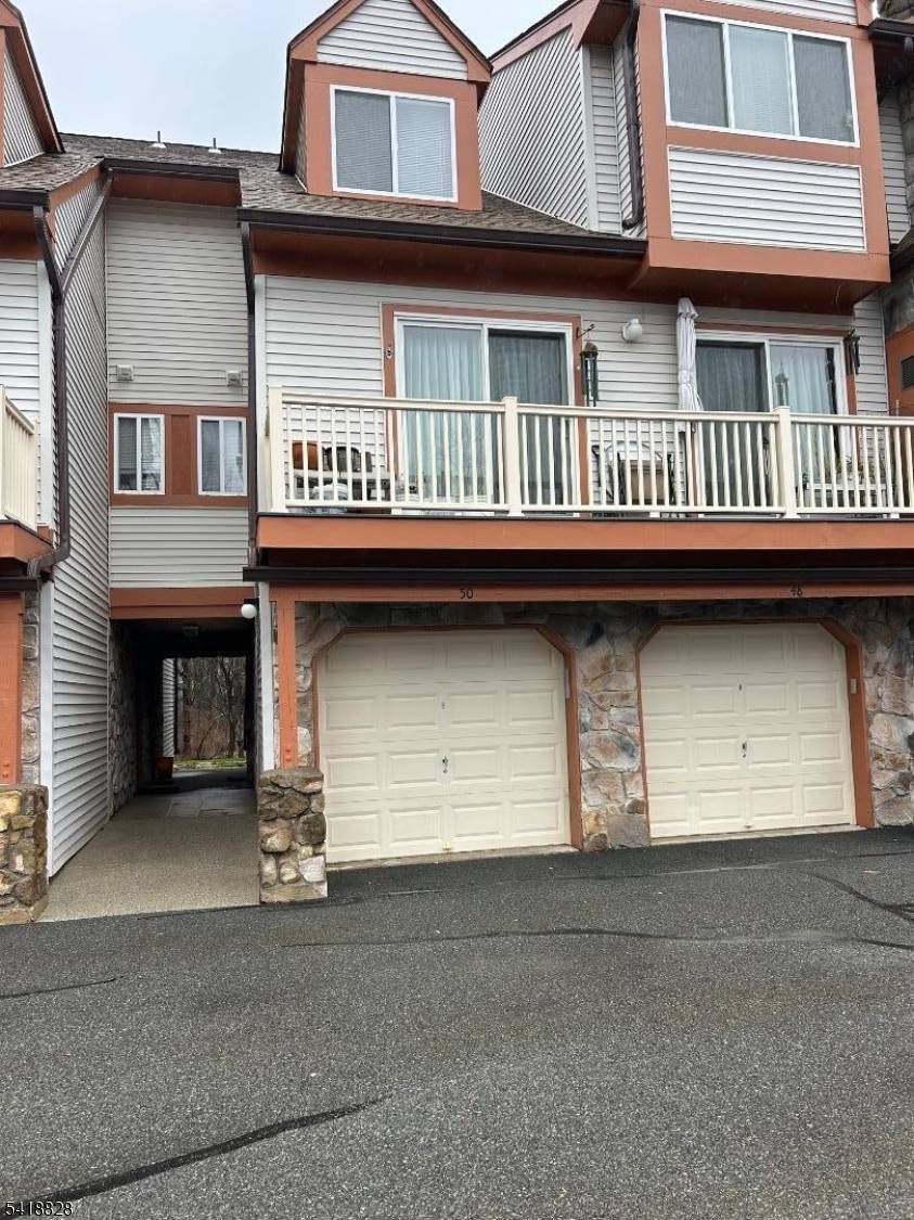 Welcome to the Meadows, great location, near all shopping.