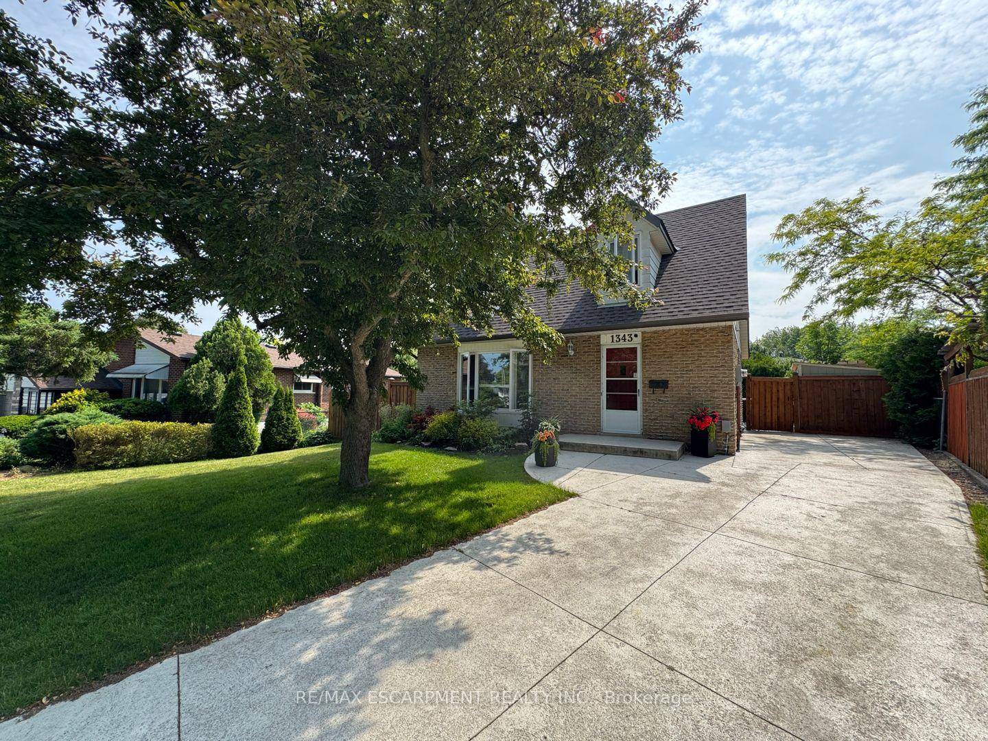 Welcome home to 1343 Janina Boulevard in beautiful Tyandaga.