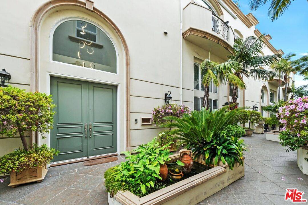 11974   Mayfield Ave 4BR Brentwood La