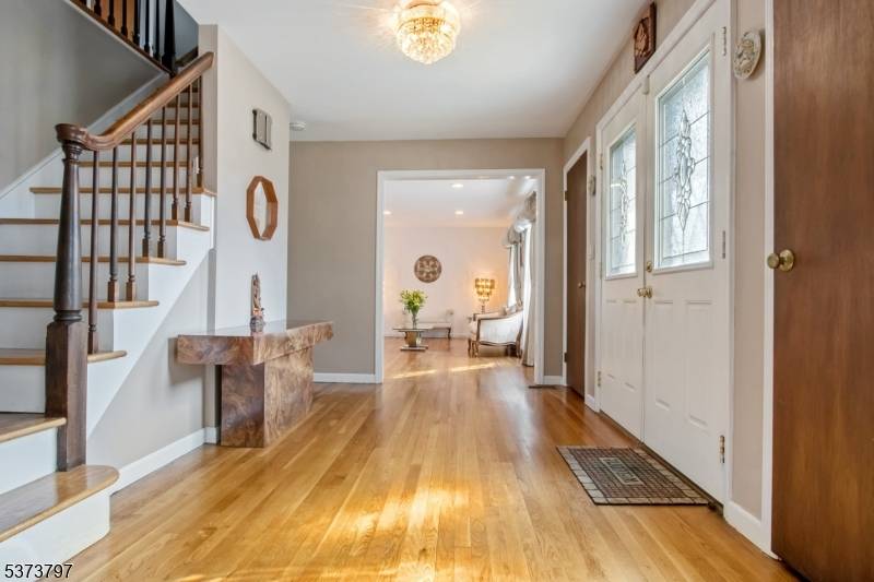 TRADITIONAL CENTER HALL COLONIAL over 2600sqft HOUSE WITH 5 BEDROOMS, 2.
