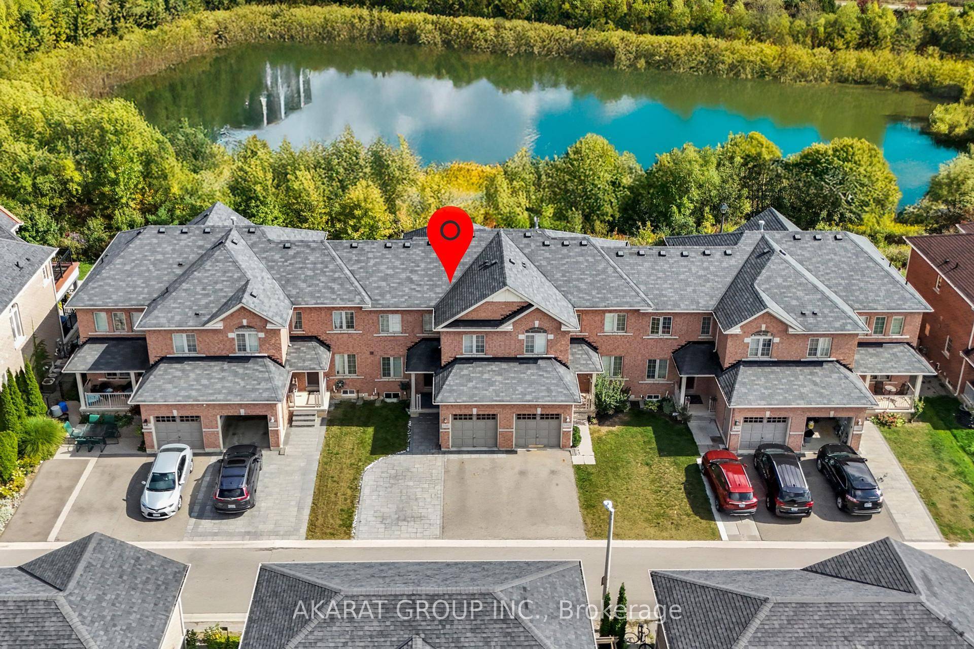 This well maintained 3 bedroom townhouse is located in the highly desirable community of Rural Oakville.