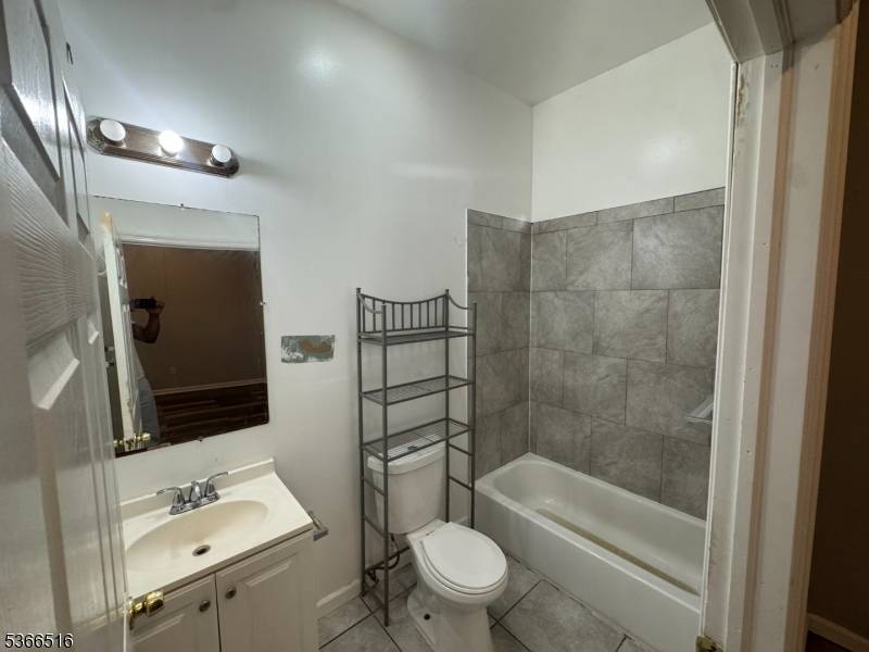 This prime six unit opportunity has a 6.