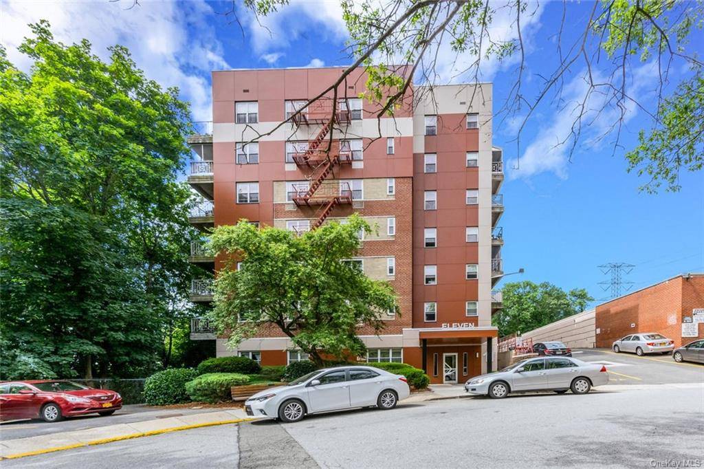 Absolutely captivating Co Op unit with a picturesque sunrise view !