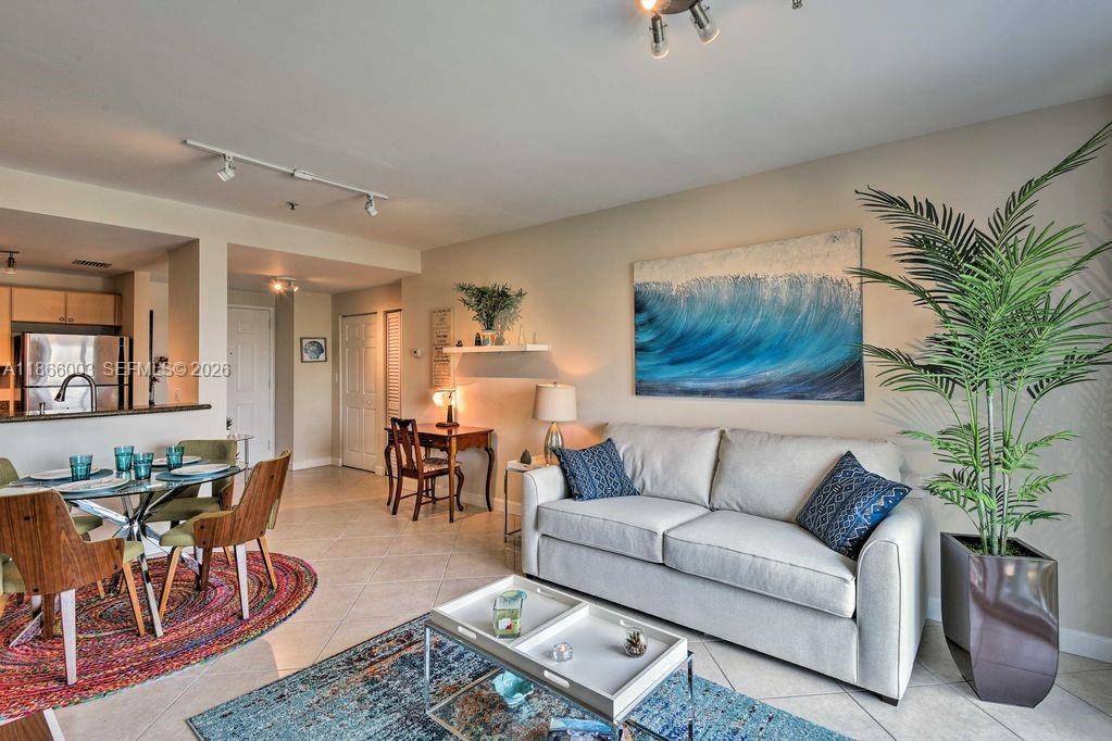 Centrally located gem between Coral Gables, Coconut Grove amp ; Brickell, this 1BR 1BA condo offers skyline views and flexible leasing, including short term rentals ideal for investment or primary ...