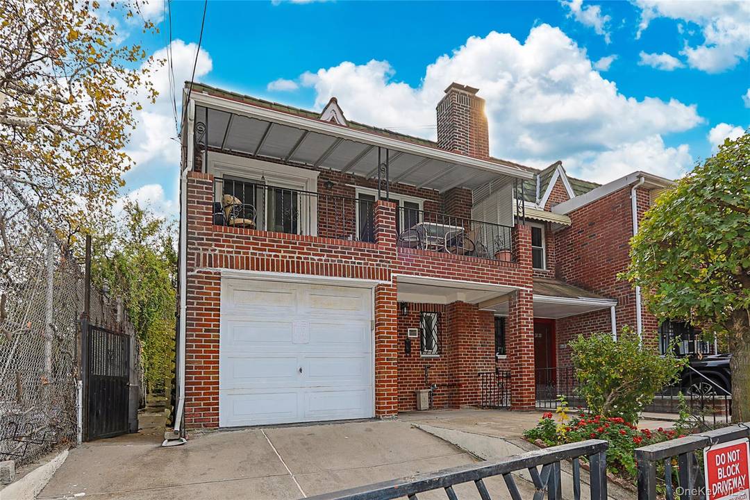 Great Opportunity in Prime Astoria !