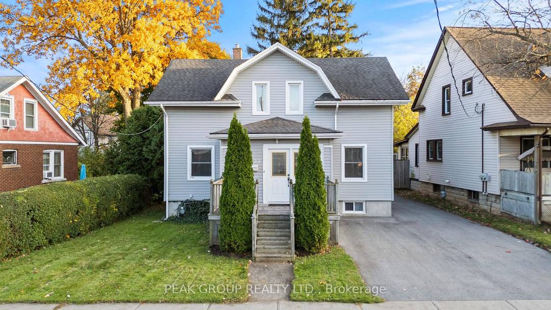Turnkey amp ; Charming Duplex in Prime Niagara Location !