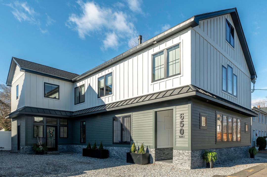 Stunning High End Rental a short walk to the Branford Green.